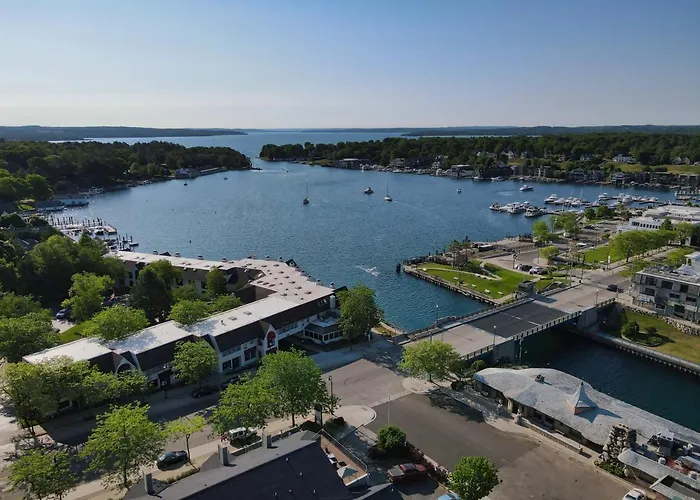 112 Edgewater Inn With Waterfront Access