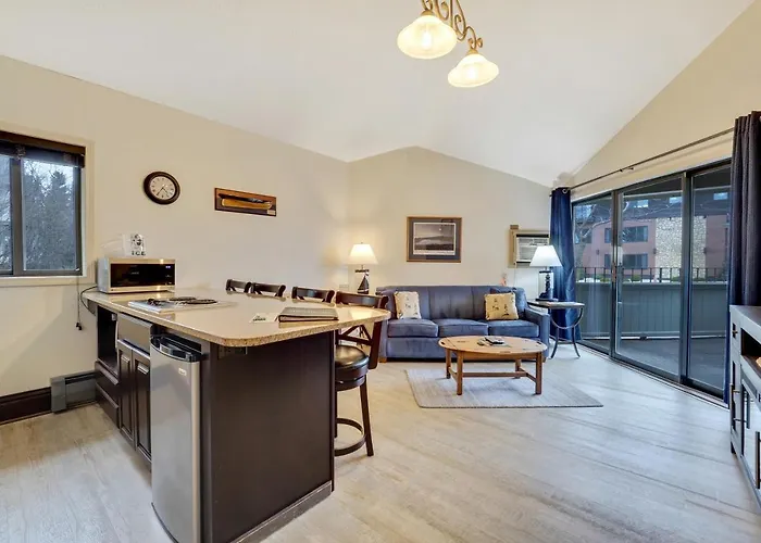 212 Pointes North Inn