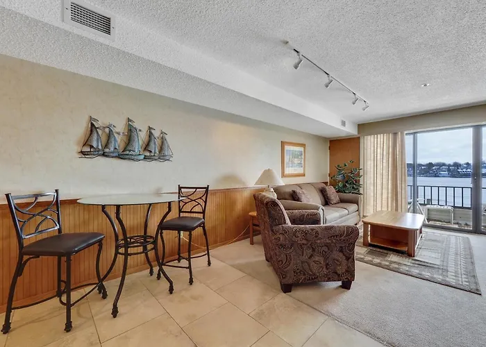 112 Edgewater Inn With Waterfront Access