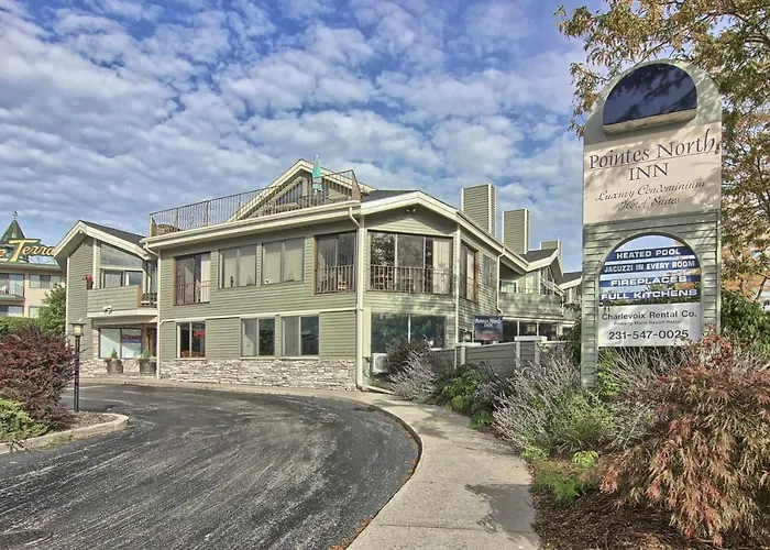 210 Pointes North Inn
