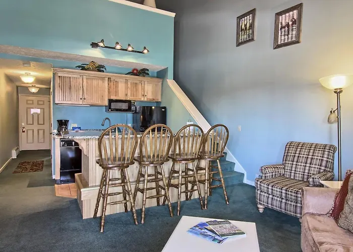 210 Pointes North Inn